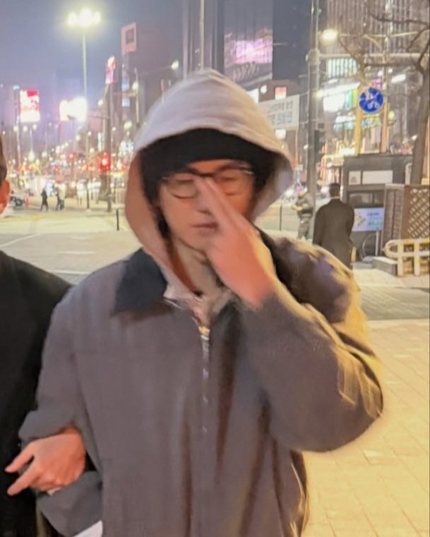 RINAPHS61116's tweet photo. ヒョンシク技を習得したのかと
瞬間移動!!
本人が📷くれないから
テヒョンssiに感謝感謝(*´▽`人)♡
最強子犬男子みつけた♡
#パクヒョンシク
#朴炯植
#parkhyungsik
#phs1116
#大好きな人
#大好きな背中
声♡背中♡肩幅♡
手♡爪♡喉仏♡
顔♡ https://t.co/x395LTVb16