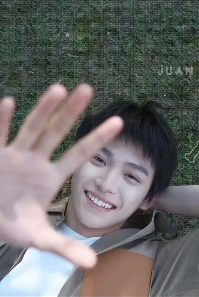 NEW PICTURE AND IT WAS TAKEN BY TIAN STOP😭😭😭😭