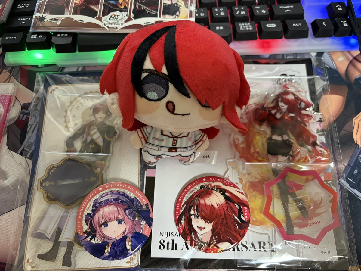 共通衣装のグッズで一部買えなかったから、 周年のカードと缶バッジと