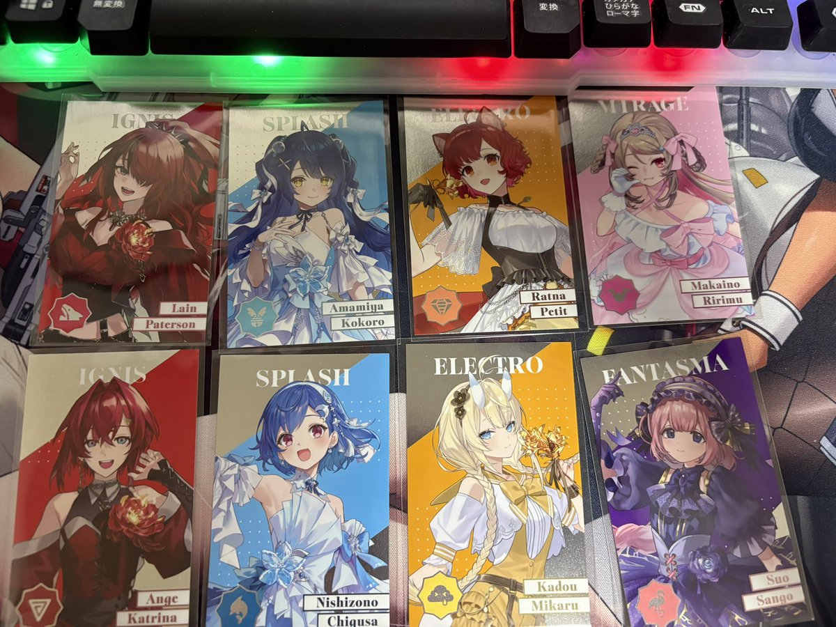 共通衣装のグッズで一部買えなかったから、 周年のカードと缶バッジと