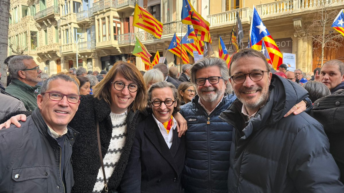 CastellaToni's tweet image. #PROU! 
La via és la independència!