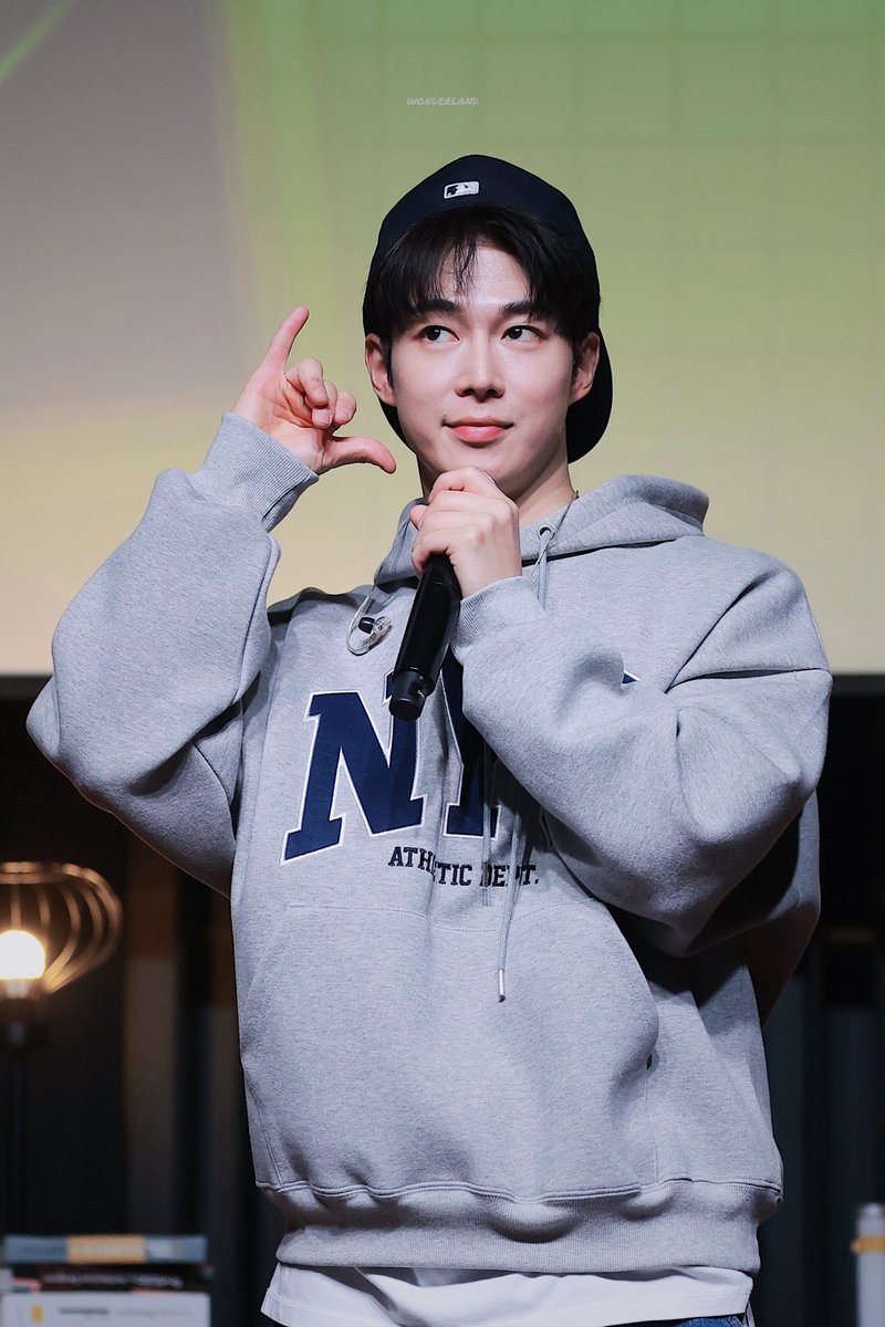 Wonderlanddw0's tweet photo. 260207 

🧢📞

#SF9 #에스에프나인 #다원 #이상혁 #DAWON #ダウォン https://t.co/LXdvfts3mE