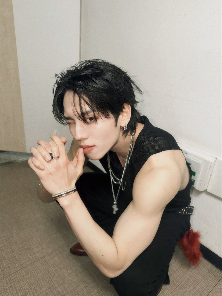 📺
#260207_불후의명곡

불후의 명곡답게 후배님 선배님과 함께
불타는 무대를 꾸몄습니다 !
확실히 곡이 좋으니 멋진 무대가 나왔습니다 !
또또도 좋은 곡 많이 만들어야지 ~̆̈ .~̆̈
응원해주시고 사랑주신 분들 감사합니다 🧡

#장동우 #JANGDONGWOO #sway