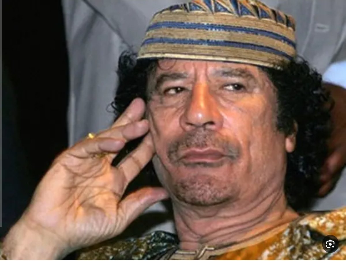 drassagheer's tweet photo. من يترحم على #القذافي أو يمجد نظامه وأعوانه شريك لهم في الظلم والقهر الذي استمر أربعين سنة من الجرائم غير المسبوقة، والتي تحتاج إلى موسوعة لحصرها، ومن أشهر وأبشعها نصب المشانق في الساحات العامة والجامعات وإجبار الطلاب على حضور إعدامات زملائهم أمام أبواب كلياتهم، ثم تركها فترة معلقة في أحداث 7 أبريل 1976.

_ مذبحة سجن بو سليم في العاصمة #طرابلس عام 1996، عندما أرسل القذافي عساكره لفتح النيران الحية على المعتقلين السياسيين في #ليبيا فقتل 1300 سجينا في ليلة واحدة، ولم يتم إبلاغ أهليهم إلا بعد سنوات.

_ في فترة الثورة الليبية (8 أشهر) حاصر القذافي وأولاده المدن ودكوها بوحشية، فقتلوا أكثر من 30 ألف ليبي باستخدام الطيران والمدرعات.
"من رضي فعل الظالم كان شريكا له في ظلمه"