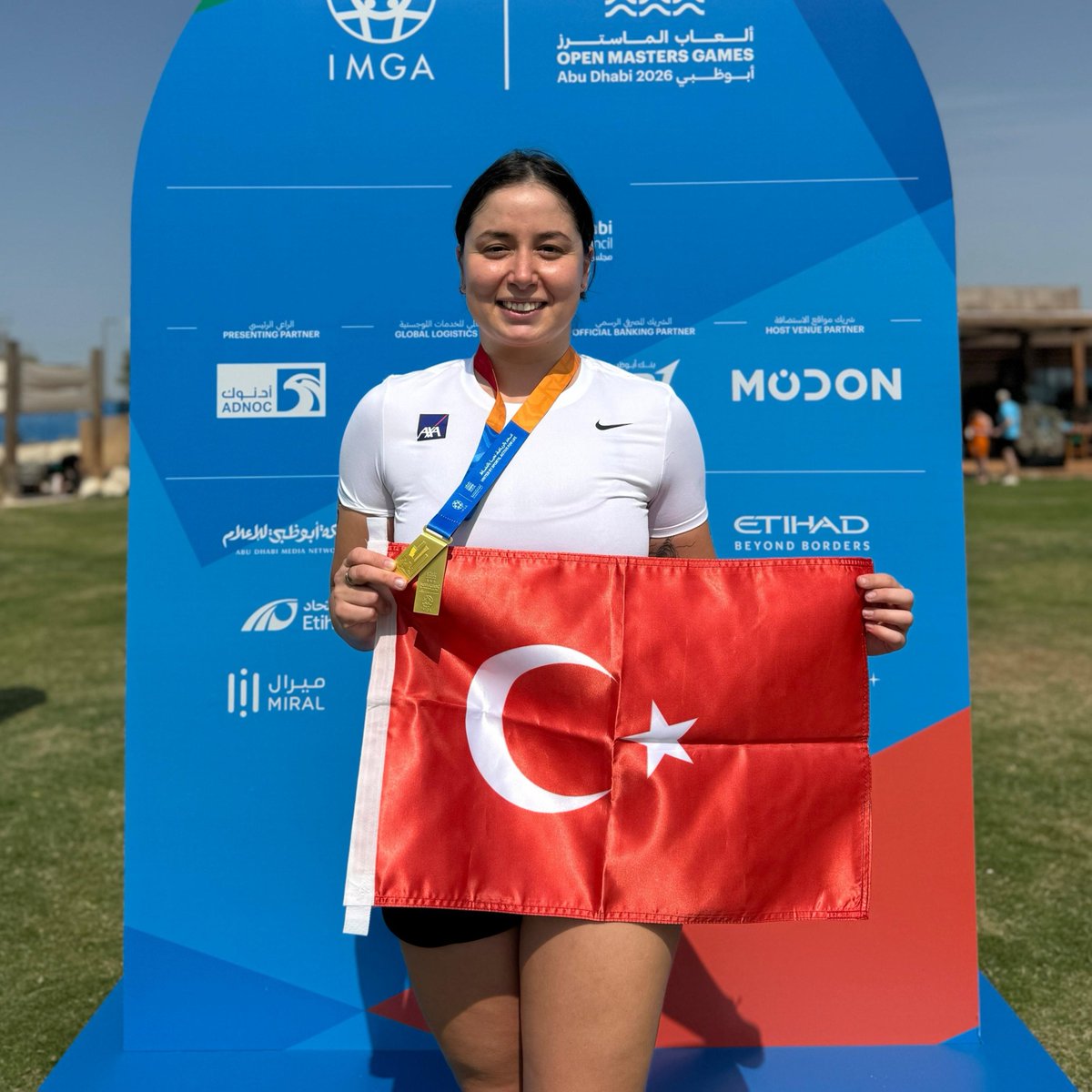 Ultra maraton yüzücümüz Bengisu Avcı, Master Oyunları'nda 5 bin metre yüzmede dünya şampiyonu oldu. 🥇 🇹🇷