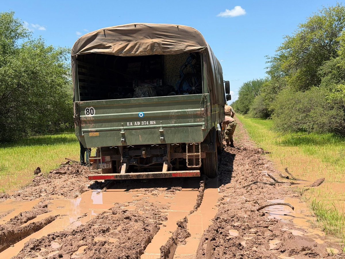#SALTA #AyopoAlaComunidad 

👉El Regimiento Monte 28 del #EjercitoArgentino brinda asistencia y reelevamiento a las zonas afectadas por las inundaciones en la comunidad San Patricio a 45 km de la localidad de Los Blancos. 

👉Trabajan  Ministerio de Desarrollo Social  de Salta