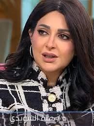ShehabNany's tweet photo. عمرك سمعت عن "أم" عندها 4000 ابن وبنت؟ لا مش قصة خيالية، دي حقيقة عايشة وسطنا.. ❤️
في زمن "التريند" التافه، لازم نقف تعظيم سلام للنماذج اللي بتشرف مصر بجد. النهاردة مش جاي أكلمك عن سيدة أعمال ناجحة وبس، 
أنا جاي أحكيلك حكاية "هبة السويدي".. أو زي ما الآلاف بيسموها "ماما هبة".
مين هي هبة السويدي؟ وليه العالم بيحترمها كده؟ 🤔
بنت الأكابر اللي اختارت "الشارع" والمستشفيات بدال القصور والحفلات.
هبة (مواليد 22 سبتمبر 1973)، يعني بنت جيل السبعينات الأصيل. كبرت وعاشت بين السعودية ومصر، وأخدت ليسانس أدب إنجليزي من جامعة الملك عبد العزيز في 94.

بداية الحكاية.. بيزنس وفن 🎨💼
في الأول، هبة كانت ماشية في طريق البيزنس العائلي (عيلة السويدي الغنية عن التعريف).
✅ دخلت مجال المنسوجات (الشركة العربية الفرنسية).
✅ مساهمة كبيرة في مجموعة "هلال السويدي إنرجيا" (تعليم، تصنيع، تجارة).
✅ ولأن روحها جميلة، هي فنانة وعندها براند مجوهرات اسمه "Leila Jewelry".

🛑 بس لحظة التحول الحقيقية كانت فين؟
سنة 2011.. وقت ما مصر كلها كانت بتغلي.
وقتها ظهر "المعدن الأصيل". هبة السويدي مسبتش البلد وسافرت، ولا قفلت عليها باب فيلتها.. بالعكس!
نزلت بنفسها وسط الجرحى والمصابين. تكفلت بعلاج أكتر من 4000 مصاب في أحداث الثورة، مش بس في مصر! دي كمان مدت إيدها لليبيين وقت أزمتهم.

لقب "سيدة الثورة" و "الأم تريزا" مجاش من فراغ ✋
كانت بتدفع من جيبها، وتتابع الحالات بنفسها، وتقدم الدعم النفسي قبل المادي. لدرجة إن المصابين مكانوش بيشوفوا فيها مجرد متبرعة، كانوا بيشوفوا فيها "أهم".

الحلم الأكبر.. "أهل مصر" 🔥
هبة اكتشفت إن وجع "الحروق" في مصر ملوش ضهر. شافت إن ضحايا الحروق بيتعرضوا لتنمر ووجع محدش حاسس بيه.
قررت تأسس "مؤسسة أهل مصر للتنمية".
مش مجرد جمعية خيرية، ده صرح طبي عالمي وهدفهم: "إنسانية بلا حروق". مستشفى بتعالج بالمجان، وبترجع الأمل لناس كانت فقدت الرغبة في الحياة.

الوجع اللي مبيخلصش.. حكاية "إسماعيل" اللي وجعت قلب مصر كلها
تخيل إنك داخل تصحي ابنك عشان تفرحه بخبر عمره.. تلاقيه فارق الحياة! 💔
الظهر أذن.. والبيت هادي.. وهبة السويدي (الست اللي بلمسة منها بتداوي جروح ناس كتير في أهل مصر) 
طالعة بخطوات هادية لأوضة ابنها "إسماعيل". في إيدها خبر حلو، خبر قبوله في الجامعة اللي كان بيحلم بيها في لندن. بتفتح الباب.. "إسماعيل.. قوم يا حبيبي".. مفيش رد. تهزه براحة.. جسمه تقيل.. وفجأة، الدنيا لفت بيها، والسكوت اتحول لصرخة وجع هزت جدران البيت.
"إسماعيل مات".
مشهد سينمائي مرعب، بس للأسف دي كانت الحقيقة اللي عاشتها هبة السويدي، الأم اللي فقدت حتة من قلبها في لحظة غفلة، ومن غير حتى كلمة وداع.

🛑 بس استنوا.. الصدمة مش هنا بس! السؤال اللي حير الكل وقتها: 
شاب عنده 18 سنة، رياضي، فنان، بيحب الحياة، ومستني مستقبله.. ليه يروح كدة؟ الكلام كتر، وإشاعات قالت "اكتئاب" وقالت "انتحار".. لكن الحقيقة كانت "كارثة" بتهدد ولادنا كلنا واحنا مش دريانين.
القاتل الصامت داخل غرف النوم 📱💀 
إسماعيل ممتش منتحر.. إسماعيل كان ضحية _"تحدي" (Challenge) لعين منتشر على الإنترنت. لعبة بتقيس "قوة التحمل" عن طريق خنق النفس أو التعلق بحبل لفترة! شاب زي الورد، بيعشق الرسم، وبيقضي 4 ساعات يومياً في الجيم، وعنده أحلام بحجم السما.. ضاع في لحظة طيش أو فضول لتجربة لعبة إلكترونية. تخيلوا الحسرة؟ الأم داخلة تبشره بالجامعة، لقته جثة هامدة بسبب لعبة!
من هو "إسماعيل" اللي وجع قلوبنا؟ 👇 عشان نعرف حجم الخسارة، لازم نعرف مين هو إسماعيل: 
_1️⃣ الترتيب: الابن الثاني لهبة السويدي (بين عبد الرحمن، خديجة، ويحيى). 
2️⃣ الشخصية: كان هو "نقطة ضعف" والدته، الحنين، الطيب، اللي بيحب اللمة. 
3️⃣ الموهبة: آخر 6 شهور في حياته انفجرت موهبته في الرسم، كأنه كان بيسيب أثر، وكان رياضي من الدرجة الأولى.
4️⃣ النهاية: توفي في إجازته بمصر، واندفن جنب جده اللي كان بيعشقه.

_ربنا يصبر قلبك يا هبة، ويجعله شفيع ليكي يوم القيامة. وربنا يحفظ ولادنا من شرور التكنولوجيا اللي دخلت بيوتنا.

ليه لازم تشير البوست ده؟
عشان هبة السويدي بتعلمنا إن "جبر الخواطر" هو التجارة الوحيدة اللي مفيهاش خسارة. الست دي أثبتت إن مصر لسه فيها خير، وإن الست المصرية بـ 100 راجل وقت الشدة.
تحية لـ "ماما هبة".. وتحية لكل حد بيعمل خير في صمت.
لو أول مرة تعرف المعلومات دي، سيب دعوة حلوة في الكومنتات لسيدة الاعمال والخير الاولي في مصر ، وشير البوست عشان القصة توصل لكل الناس ويعرفوا مين هي فخر مصر. ❤️🇪🇬

#هبة_السويدي #أهل_مصر #نماذج_مشرفة #فخر_مصر #قصص_ملهمة #ماما_هبة #الأم_تريزا_المصرية #صناع_الخير #مصر #تريند #HebaElSewedy #AhlMasr