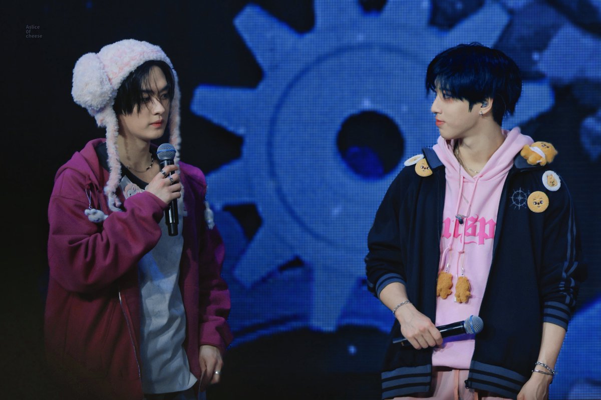 20250214 SKZ 5'CLOCK
#Straykids #LeeKnow #HAN