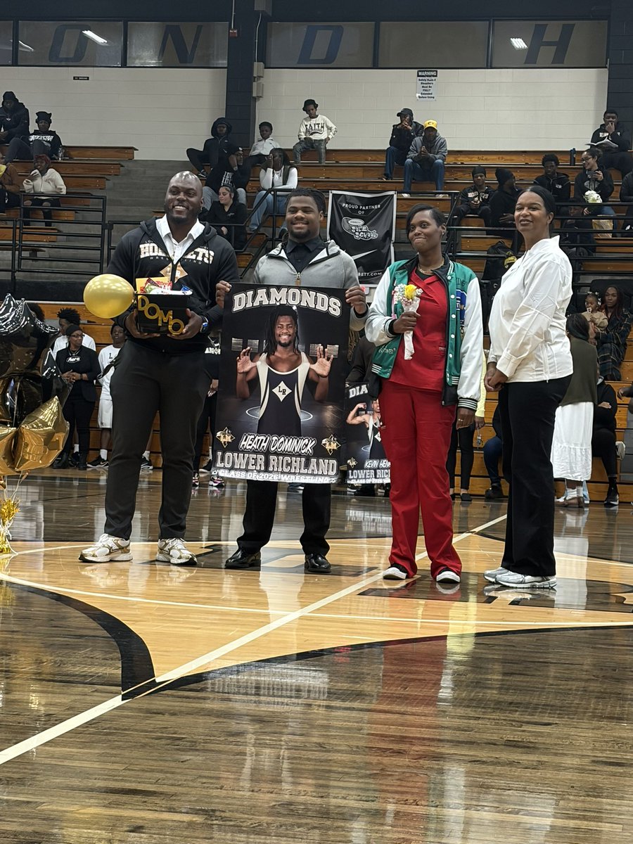 wrestlingLR's tweet photo. Senior night Was celebrated last night ! What an amazing senior class over 200 wins combined in this group of 4! They will indeed be missed ! #TenacousAnimals @Coachtimboallen https://t.co/1uRshM5YTN