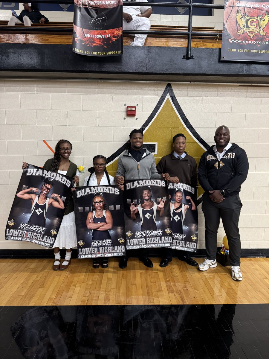 wrestlingLR's tweet photo. Senior night Was celebrated last night ! What an amazing senior class over 200 wins combined in this group of 4! They will indeed be missed ! #TenacousAnimals @Coachtimboallen https://t.co/1uRshM5YTN