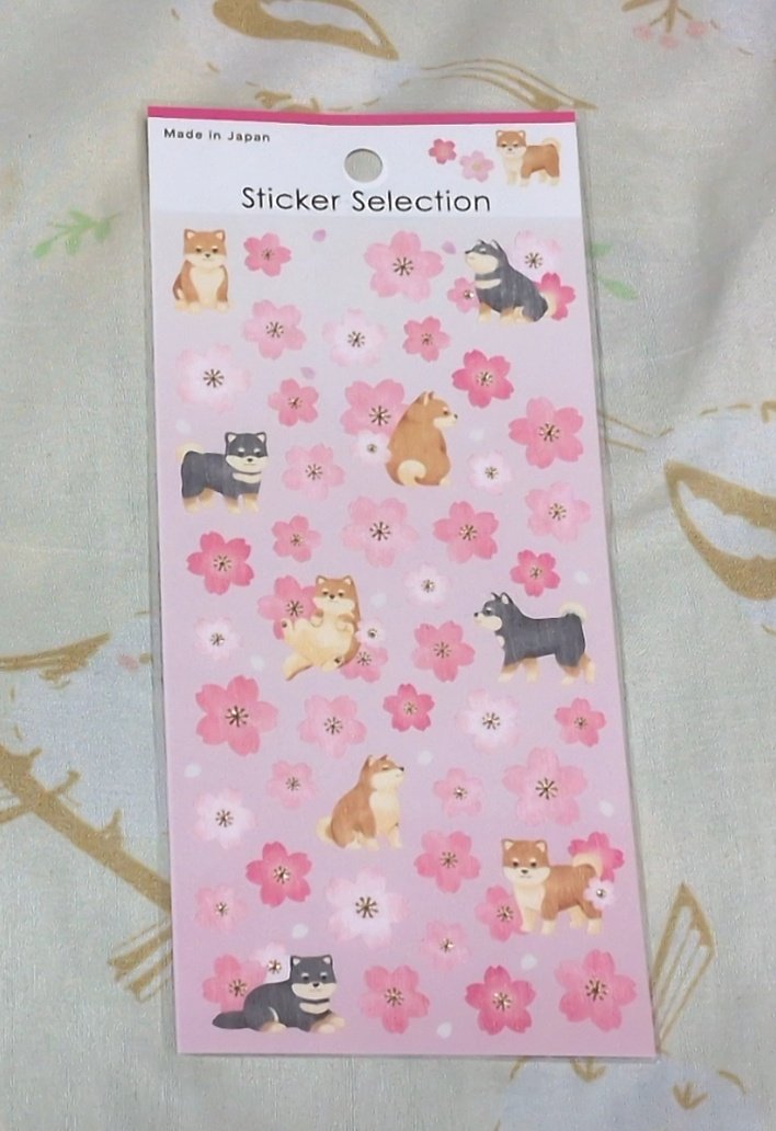 100均(セリア)で買ったこのシール可愛すぎてずっと見ていられる