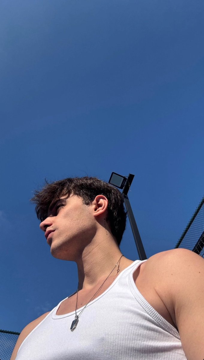 Ooo Ahmet Can kolye de hiç çıkmazmış boyundan maşallah 🤏🫠