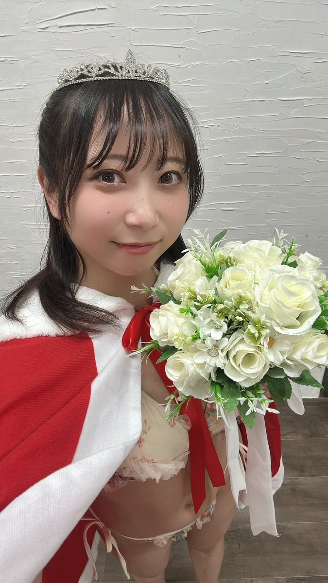 #東京lily撮影会 
投票いただいた皆様のおかげで本日のMVPになりました👑
初参加にも関わらず、本当にありがとうございます😌🙌
嬉しすぎたぁぁ…ここで留まらずもっともっと結果を出していけるようにこれからも精進します！