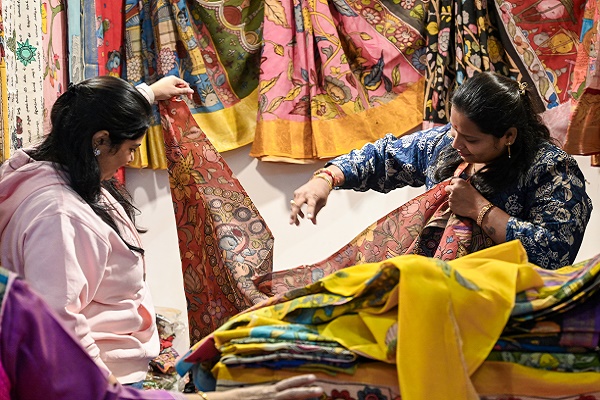 InvGurInd's tweet image. AEPC welcomes India-US trade framework, textiles and apparel sector to benefit

investmentguruindia.com/newsdetail/aep…

#Industry #TextilesSector #ASakthivel #AEPC #InvestmentguruindiaTextiles_0726 (1)