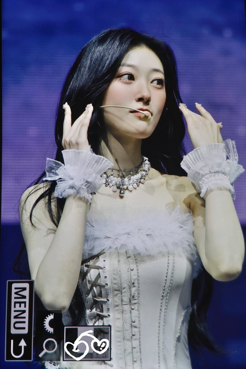 𝑪𝒉𝒆𝒓𝒓𝒚 𝒊𝒏 𝒕𝒉𝒆 𝑪𝒉𝒐𝒆𝒓𝒓𝒚 🍒 tweet media