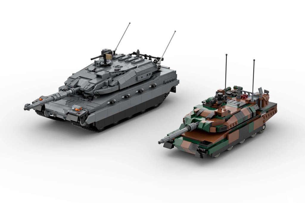 summerbug001's tweet photo. 2年前に初めてレゴを始めて作った10式戦車と比較してみました。
#type10 #tank #lego #legomoc #legomilitary #戦車 #レゴ https://t.co/dJYnTpSbfI