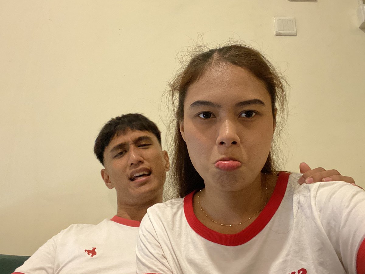 hepimee_h's tweet photo. happy birthday my freaky partner!!!!❤️❤️❤️❤️❤️❤️ doaku menyertaimu selalu lah pokoknya https://t.co/XCYQWHz3pY