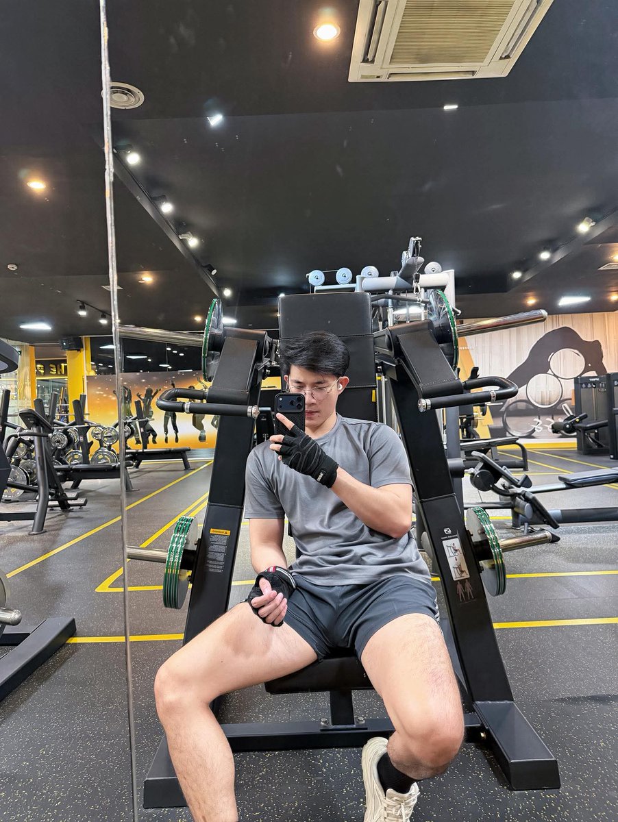 goodboyarmy's tweet photo. Chuẩn bị về thôi. Chứ Đú lại tội. 
Ngắm zai mỗi ngày thì mời ae theo dõi 
https://t.co/HHDGkqd82S https://t.co/B4WevZD4rW