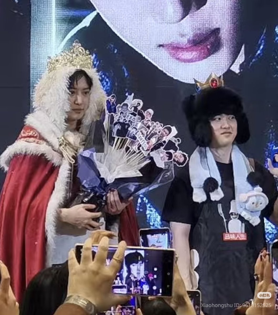 no_loey_no_life's tweet image. these two always wearing as much costumes &amp;amp; using as much props as they could every time 😭😭