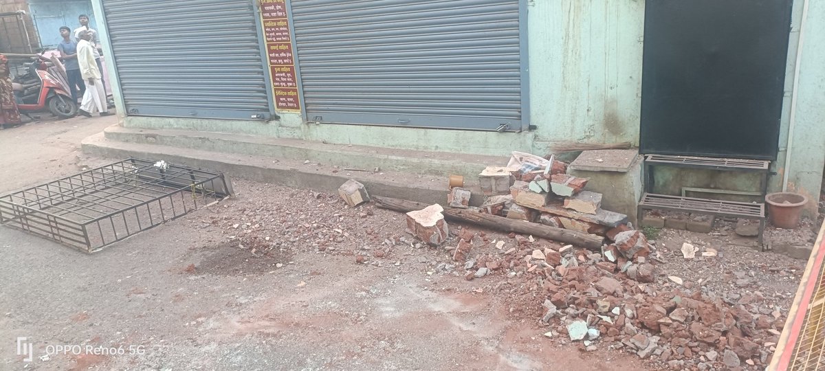 groupofv2g2's tweet photo. @PuneCityPolice @PuneCityTraffic #अपघात #मृत्यू 
 अप्पर इंदिरानगर येथील 276 मधील घर संसार दुकानावरती बांधकामाचे काम चालू असताना बांधकामाची भिंत कोसळून एक जण जागेवरती मृत्यू तर एक जण गंभीर जखमी याची पोलीस प्रशासनाने गंभीर दखल घ्यावी https://t.co/xZIsPilmdj