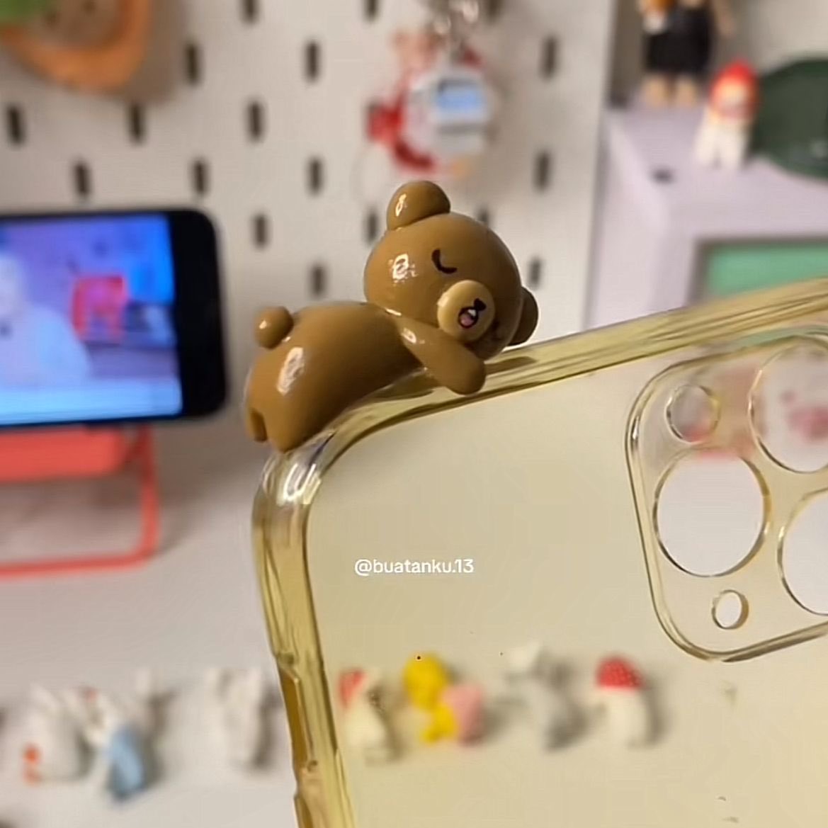 adroable phone deco

a thread