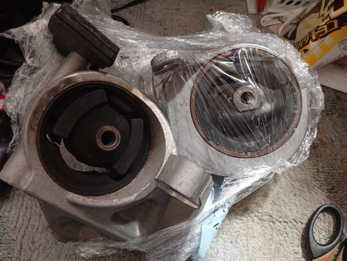 ヤフオクで買ったエンジン上げするための中古エンジンマウント届いた