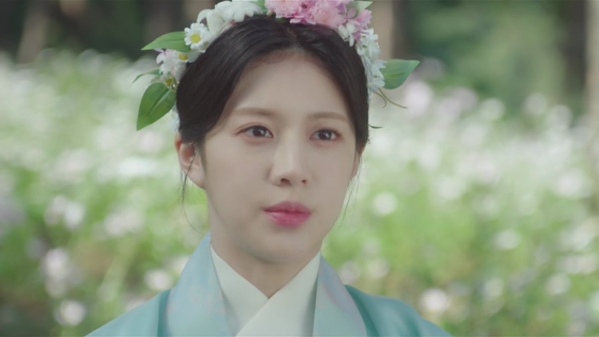 NargleInAFez's tweet photo. Go Youn Jung as Naksu, Jin Bu Yeon, Jin Seol Ran, and Cho Yeong. https://t.co/xnFjIGCQFH