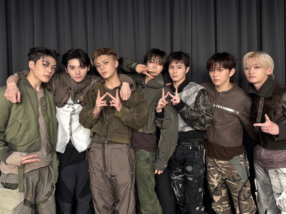 [📸]
2026.02.07
메이크스타 팬사인회

#WHIB #휘브
#WEROCK_ROCKTHENATION
#ROCKTHENATION