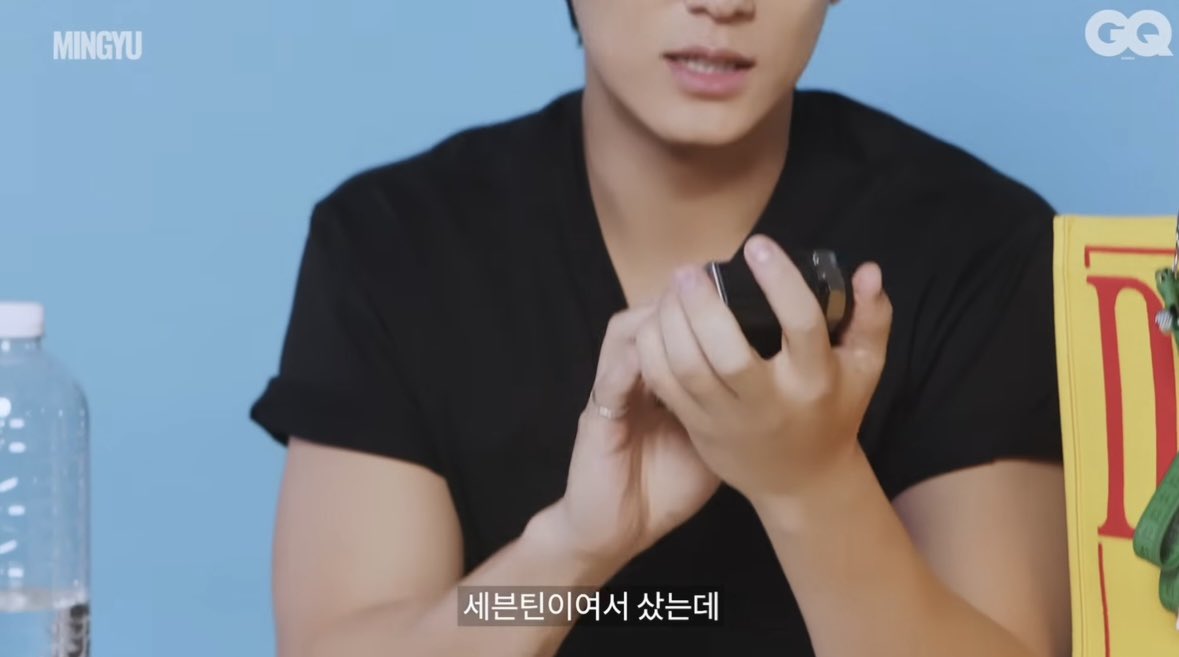 オタクが何かと推しの誕生日やグループの記念日などの数字を好むのと同じように、ミンギュも"17（SEVENTEEN）だから"という理由でPENTAX17📷を購入して愛用してるのグループ愛デカくて助かるほんとうにだいすき😭👍🏻💞