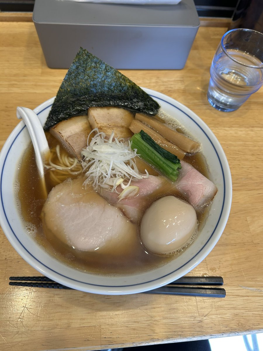 2月から異動になった職場で早速やってしまいました😭高価な機械の掃除をする時にバキッと部品を壊してしまって地味に落ち込んでいます💦
ちなみに写真はこの間ご馳走になったラーメン…美味しかったですよ、ご馳走様でした🥰