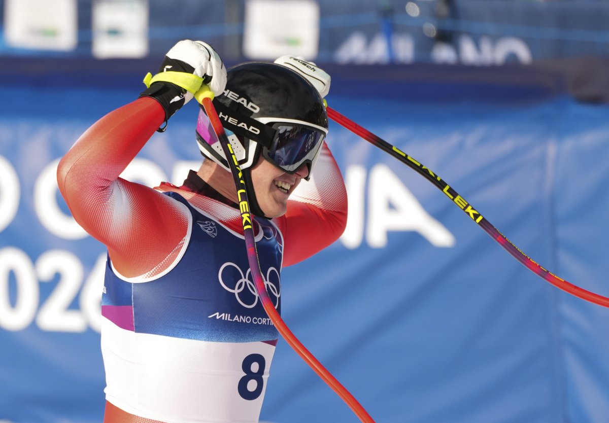 ChinaDaily's tweet image. #Swiss alpine skier Franjo von Allmen claimed the first #gold medal of the Milan-Cortina Winter Olympics in men's downhill with a time of 1:51.61 on Saturday. #MilanoCortina2026 bit.ly/4aiqgi6