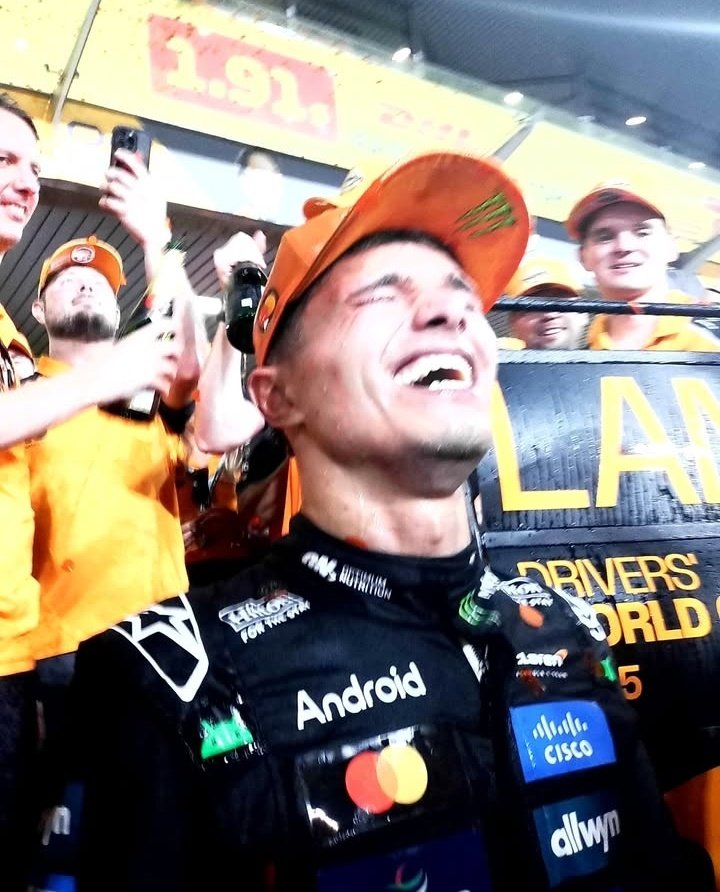 withails's tweet photo. dos meses. los sueños están para cumplirse 🧡 https://t.co/1zKuV6VdIL