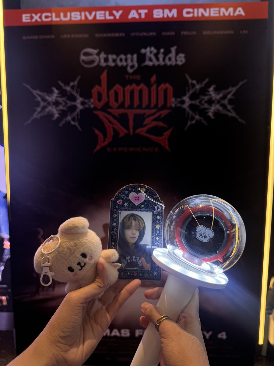 888feight's tweet image. anyway…. i love u the most my 8 @Stray_Kids 

my 마지막 idols 🥹🩷♾️ I MISS UUUU