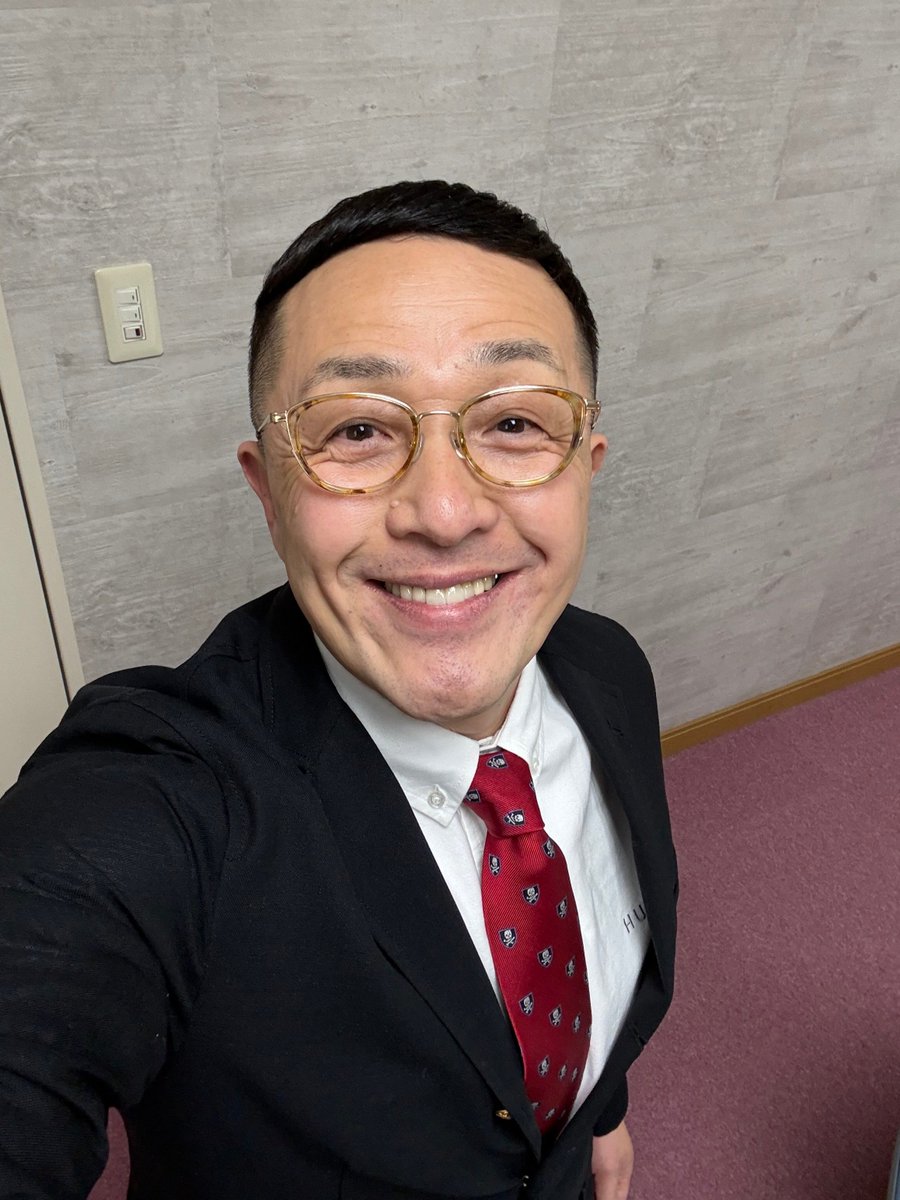 smiley_kikuchi's tweet photo. 本日は和歌山県紀美野町で講演会でした。ネットの誹謗中傷はある日、突然自分が被害者にも加害者にもなるかもしれない。この危険性を参加者の皆さんが一緒に考えてくれました。ネットの人権侵害を話してる時の皆さんの真剣な眼差しに感激しました。参加者の皆様、職員の皆様、ありがとうございました😊 https://t.co/LEXFkugvit