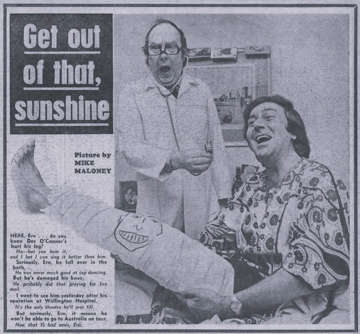 TvDidYouSee's tweet photo. #OnThisDay 28 February 1978
GET OUT OF THAT, SUNSHINE
#EricMorecambe "cheers up" #DesOConnor after he slips in the bath and breaks his leg, leaving him unable to go to Australia on tour. https://t.co/475aDRVP0d