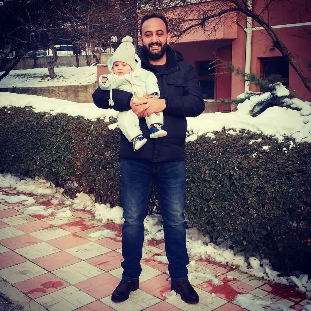 HPoliceehakan33's tweet photo. Ankara'da @TUVTURK personeli tarafından ŞEHİT edilen;

Polis Memuru Melih Okan KESKİN.
RUHU ŞAD OLSUN...

Bu olayda Merhumu birkaç kişi darp etti. Sadece 1 TUTUKLAMA‼️
@adalet_bakanlik @yilmaztunc

#AnkaradaPoliseAdalet https://t.co/j3OS8ERX2X