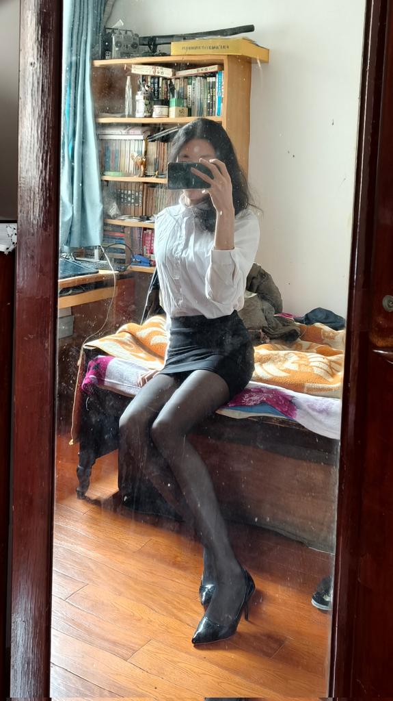 PirateDivision1's tweet photo. 臻享•制服OL #男娘 #男の娘ᅠ #高跟鞋 #黑丝 #黑丝高跟 #足控 #腿控 https://t.co/EpZdBuhK6o