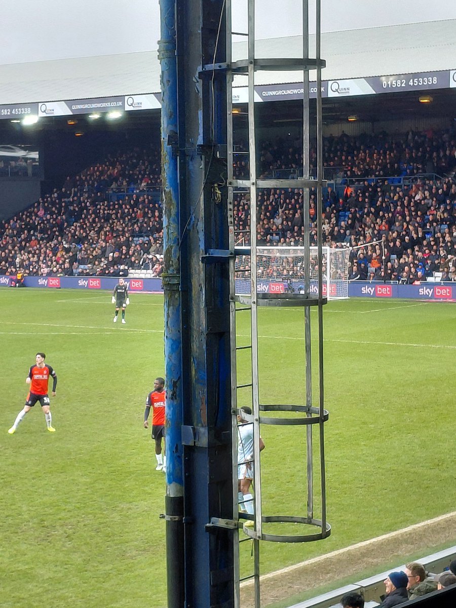 Simon (P)arker tweet media