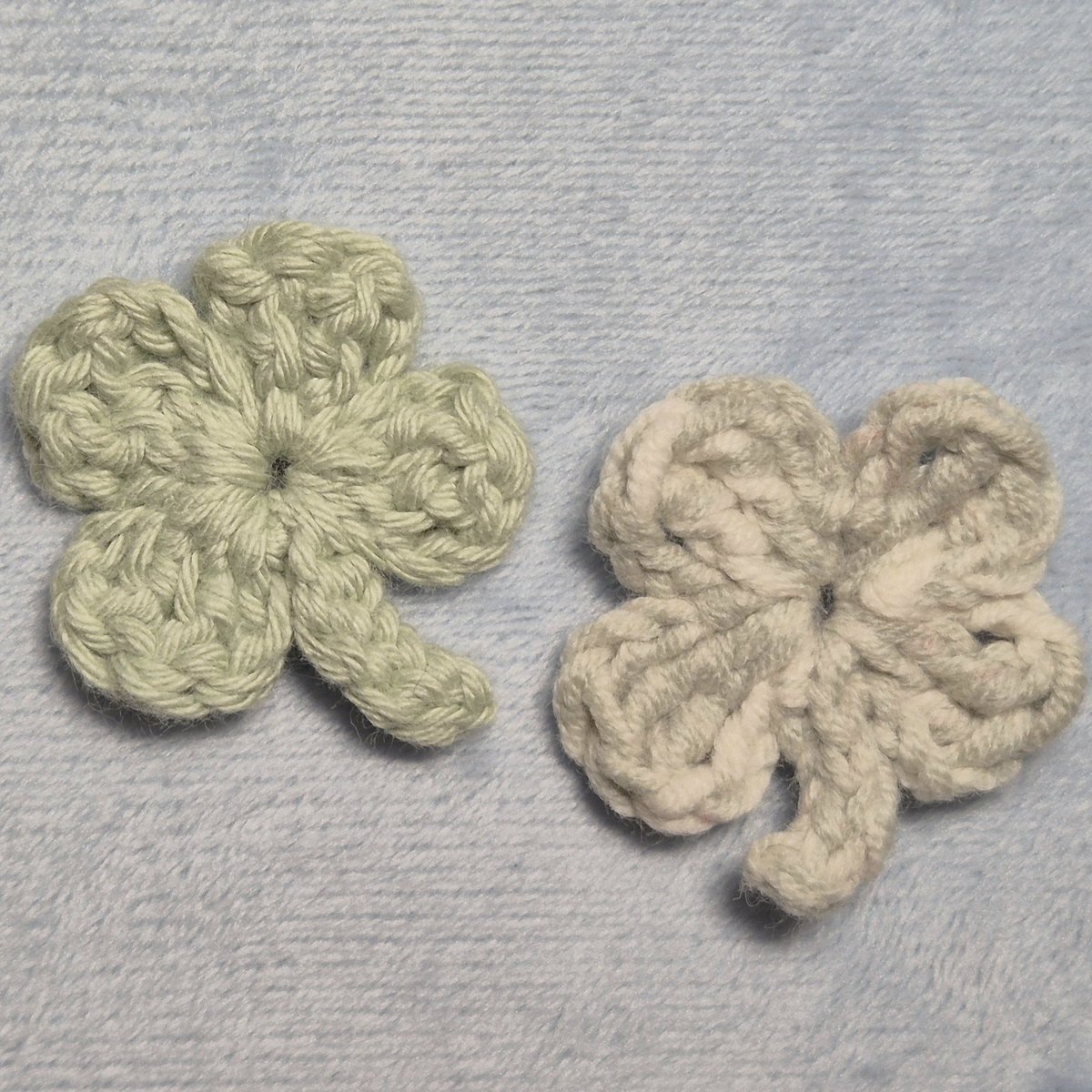 《 2026 TXT MOA CON 》
투바투 모아콘 나눔합니당 ☘︎ 

•물품 - 뜨개 키링
•일시 - 3/1일 막콘
•수량 - 총 40개 이상 (타래로) 
•장소 및 착장 - 당일 날 인용으로
•인증 - #rt 

꽃, 하트, 네잎클로버 모양 있습니다!! 

((맞나눔 원하시는 분들은 멘션 남겨주세요))