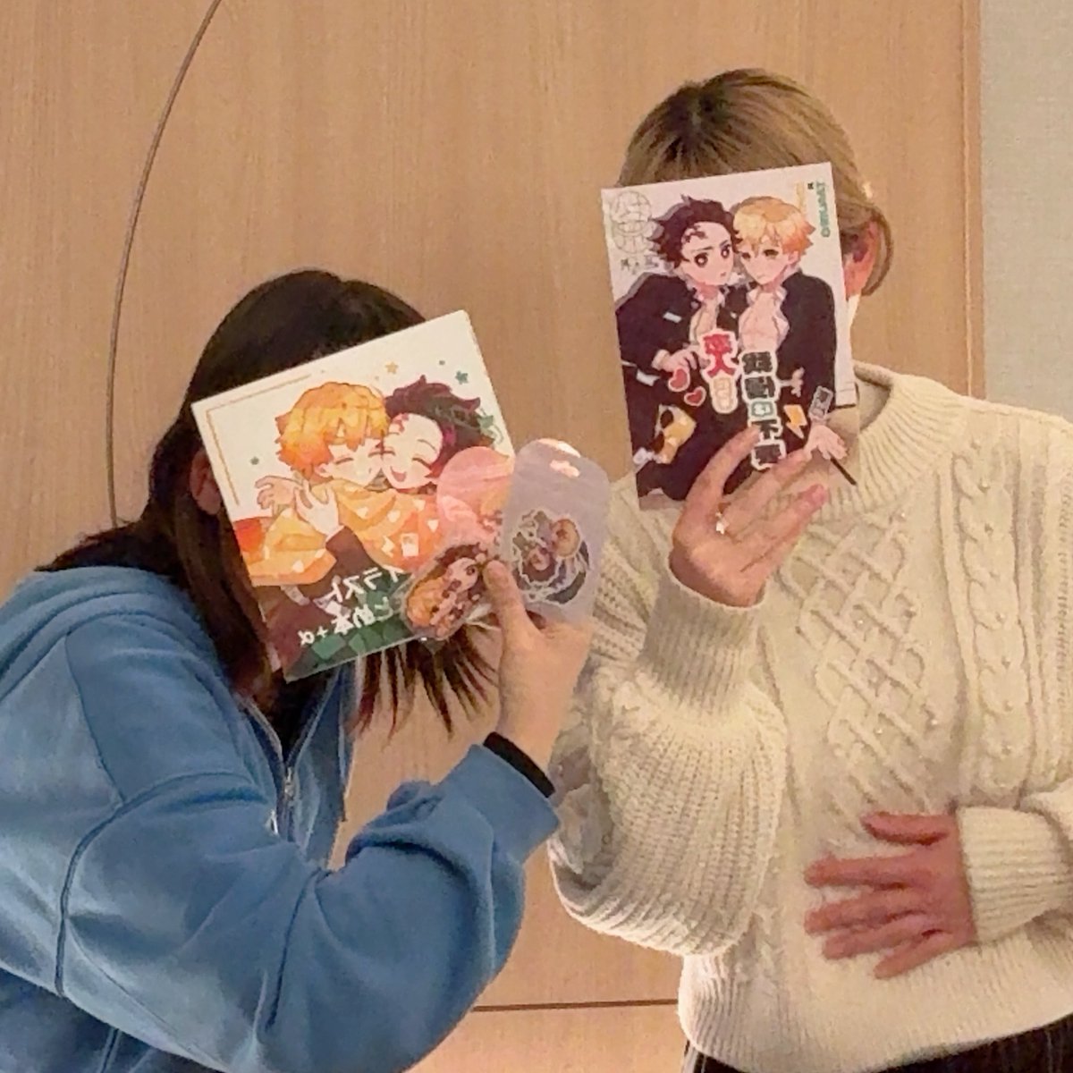 dkrsa_3's tweet photo. らくらいとひと足お先にプチ即売会した💕 https://t.co/tJZ65FBBRn
