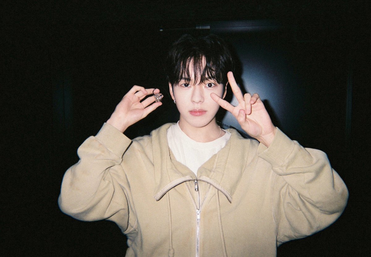 wyoonw's tweet photo. 조아💛 https://t.co/PGy1fD5Is3