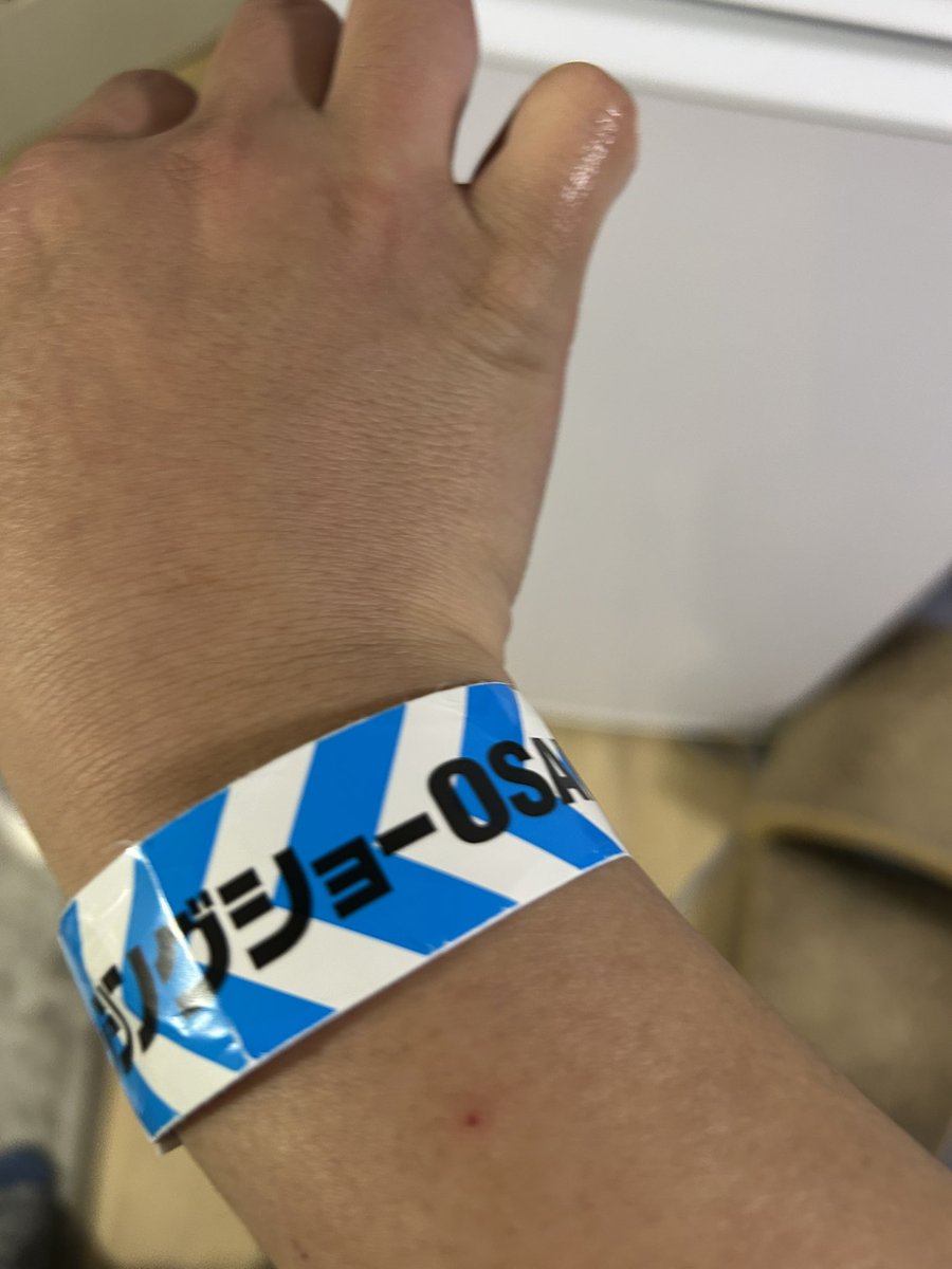 今回も色々とゲットしてきました
どぶろーさんにザ・無難って勧めてもらったゴーセンのPEはまた今年試してみます
限定高田屋シールもゲットできて、ダイワの新HRF SXを作った人にも話を聞けてスプールバンドにもなるロッドベルト貰えたのもいい感じです
リストバンド外すの忘れてましたw