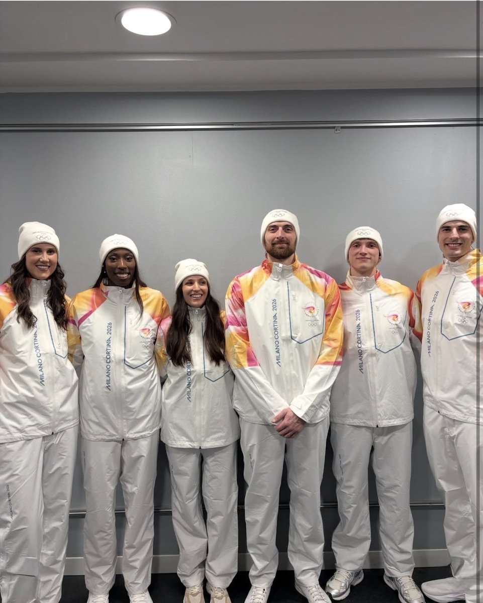 “E questi chi sono?”

Ve li presento:
Anna Danesi 
Paola Egonu
Carlotta Cambi
Simone Anzani 
Luca Porro
Simone Giannelli 

Sono le nostre campionesse del mondo.
Sono i nostri campioni del mondo.

Semplicemente pallavolo italiana 💙

#MilanoCortinaOlympic2026