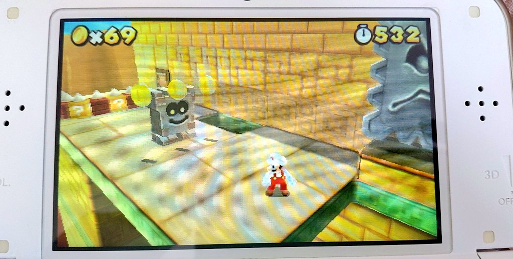 Que bueno era (es) Super Mario 3D Land. Me lo pasé al completo( con Luigi, con todos los banderines, mundos extra...).
En el top 3 de 3DS sin duda alguna: