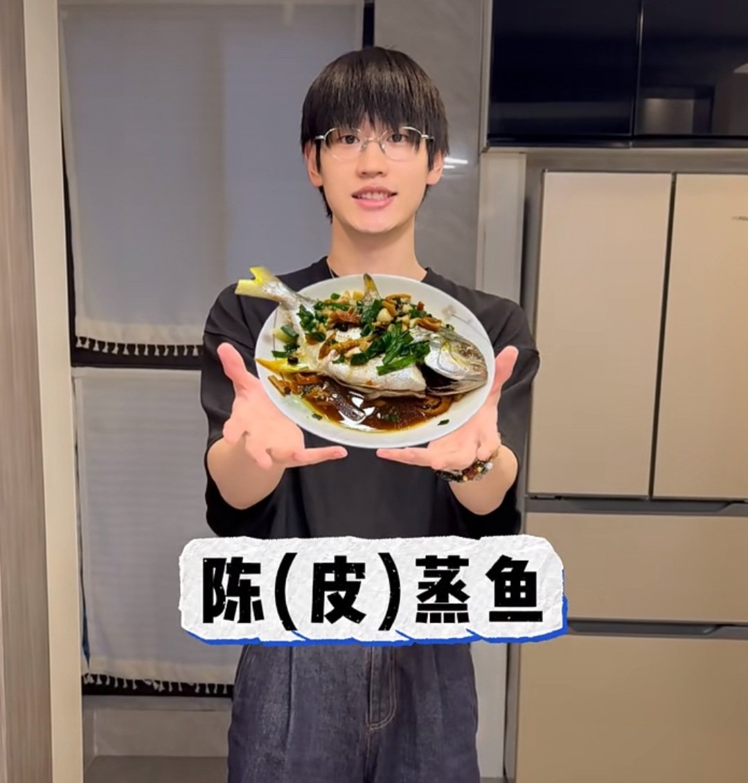 AKdengnihuilai's tweet image. Đừng tưởng cận Tết là chef im hơi lặng tiếng nha, chef ra món mới rồi đấy, giở sổ ra chép lại công thức của chef ngay 🤭
 xhslink.com/o/3AmvoeeOf3K 

#AKOOLMAN #AK刘彰 #LiuZhang #Akira #AKLưuChương