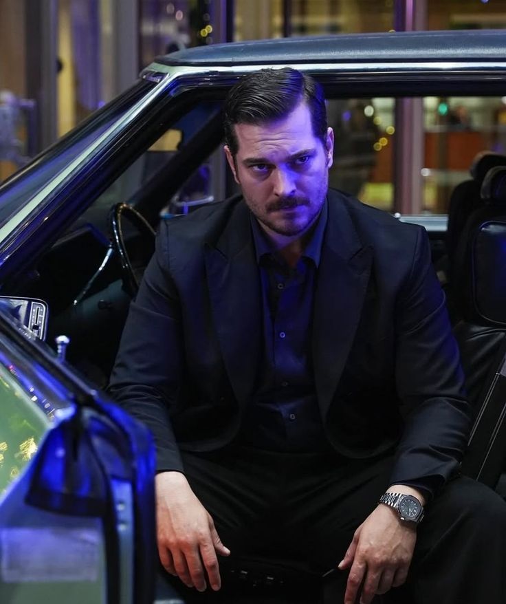 İşte şuan tam anlamıyla 
       Mafia Couple olduk
 #esrefrüya