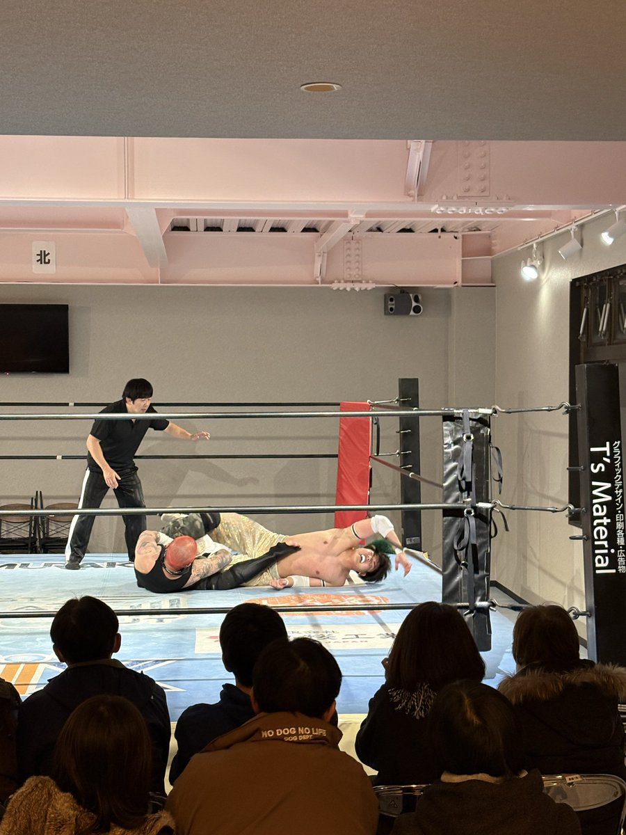 NANBUTAMAKI's tweet photo. 弘前初日ありがとうございました

初シングルのたこぶつさんでした

今日の試合の出来はまだまだ
もっと相手を追い込んで追い込んで追い込んで、そして勝てる力をつける

負けっぱなしで終わらせないよ

#pw_jto https://t.co/rKB7aA3rrD