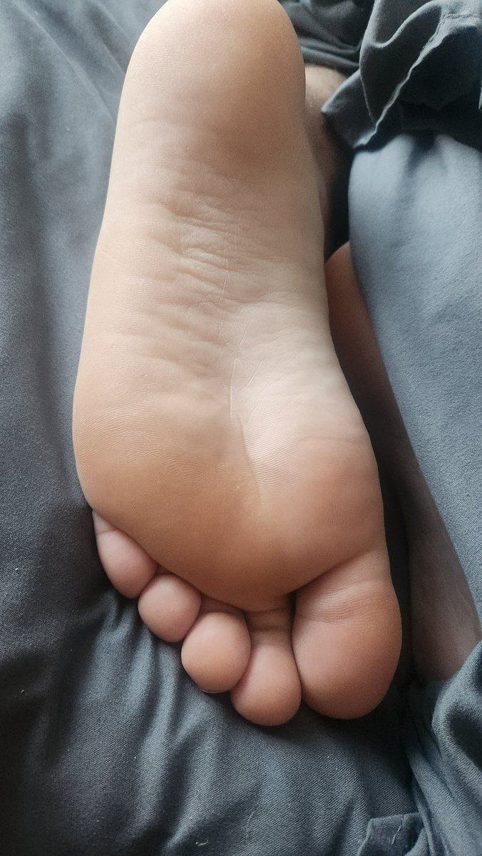 boy4malefeet's tweet photo. Snoring straight roomies sleeping soles..  #smellysoles #straightguyfeet #stinkyfeet #soles #footworship #snoring #smellyfeet #perfectfeet https://t.co/lHg1byoZPp