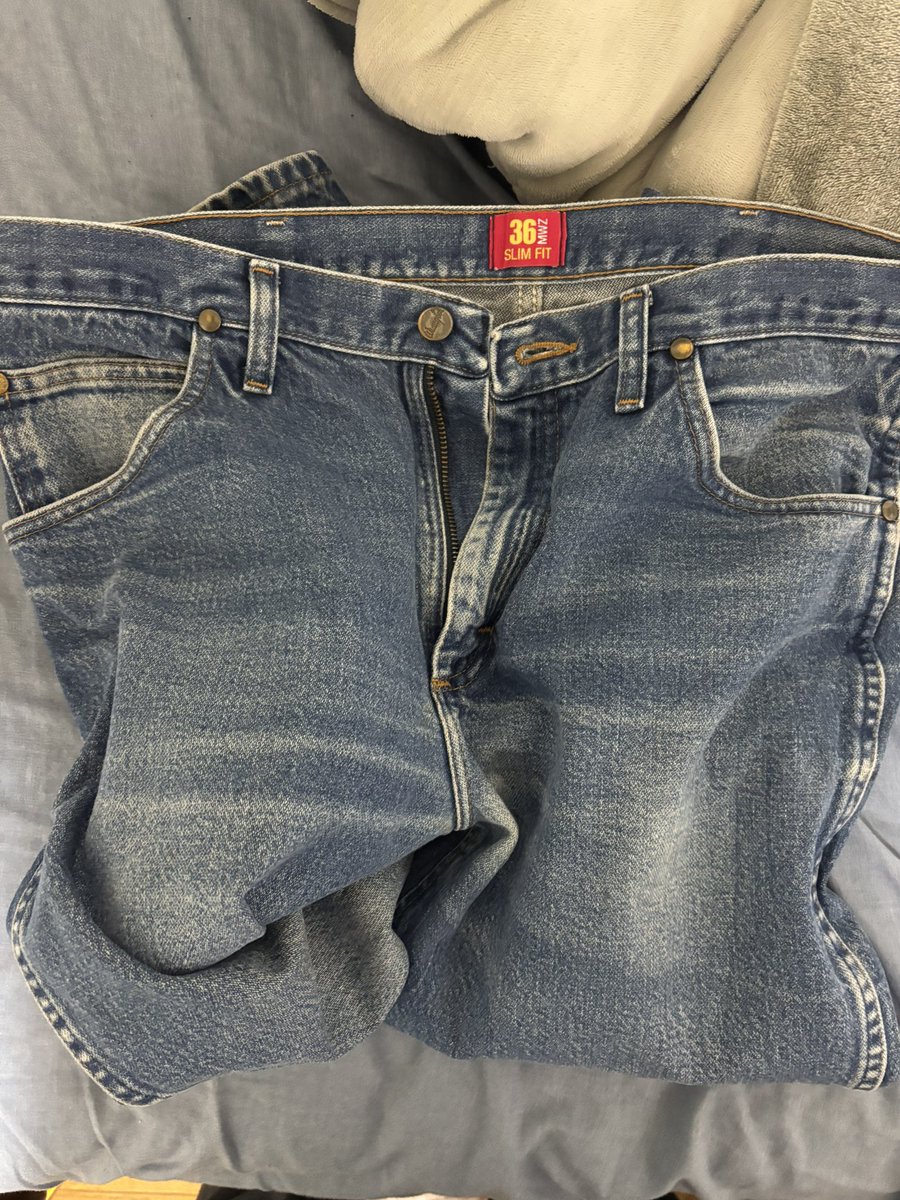 古着屋で買ったやつら
特に気に入ってるのがジャケットです。留め金がなんか拘束衣みたいでかっちょいい