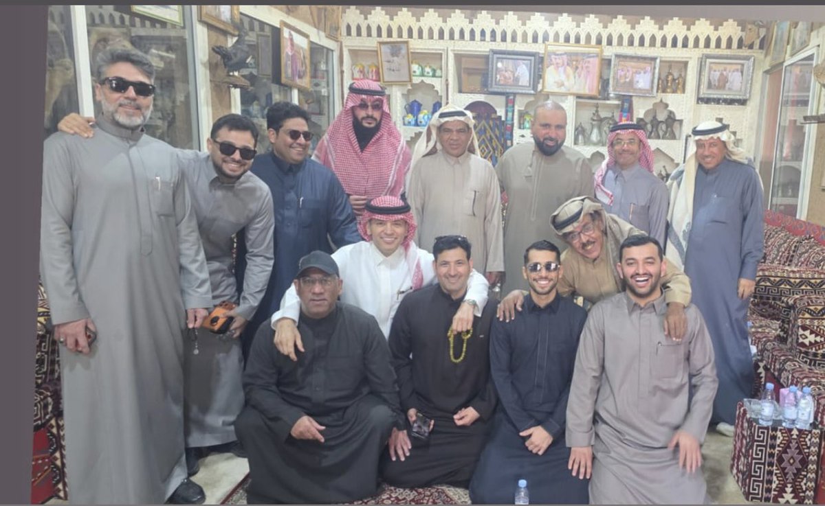 استقبلت #الرس قبل أيام نخبه من الأعلامين المميزين ،، بدعوه من الاعلامي المميز <a href="/NTRTF/">ناصر العساف(ابوتركي)</a> وأبن المحافظه البار <a href="/ALBATI1/">عبدالعزيز البطي .الرس48 💙💛</a> والرئيس الذهبي لنادي #الخلود (ابوعادل) ،،
   
شكرا لكم بحجم السماء وقبله على جبينكم 😘،، وأيضاً شُكر عام لجميع من قدم الدعوه لهم والتحفي بضيوف محافظتنا الغاليه 🌹